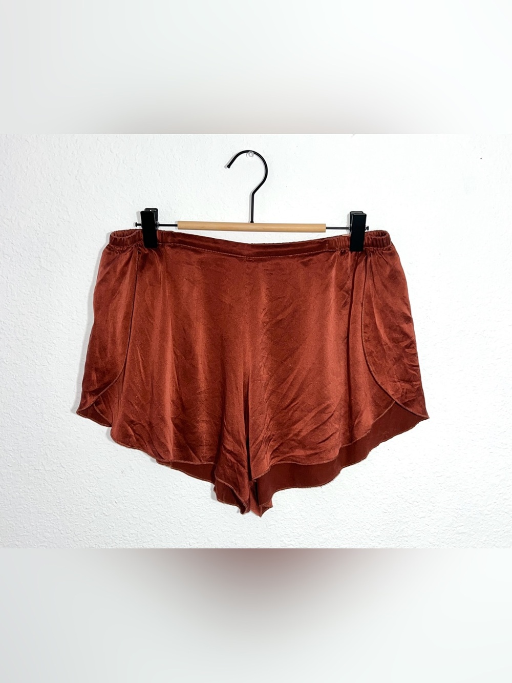 Lunya Rust Washable Silk Flutter Shorts Size L – Soft Silky High Rise
